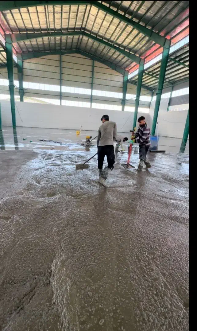 فروش و بتن ریزی سقف محوطه سوله با دستگاه ماله برقی|خدمات پیشه و مهارت|قزوین, |دیوار