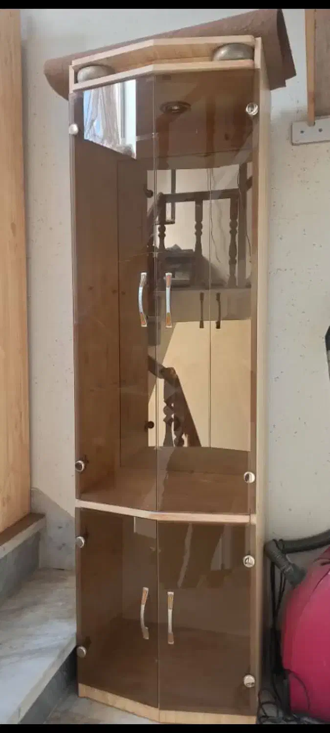 ویترین چوبی اصل تمیز و سالم|بوفه، ویترین، کنسول|اردبیل, |دیوار