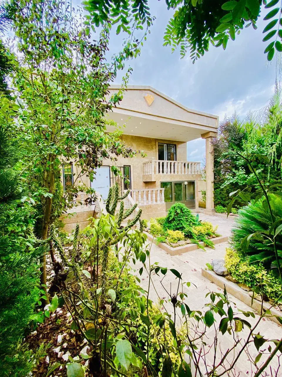 رنج چهار تومن همچین ویلایی با استخرداخلی نداشتیم|فروش خانه و ویلا|امامزاده عبدالله, |دیوار