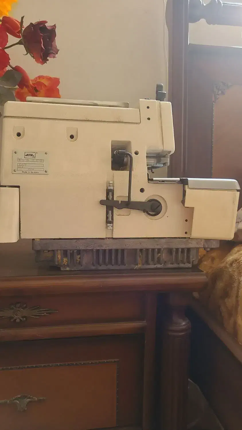 چرخ سر دوز سه نخ المانی اکبند|چرخ خیاطی و ریسندگی|محمدشهر, شهرک پیام (مهرالبرز)|دیوار