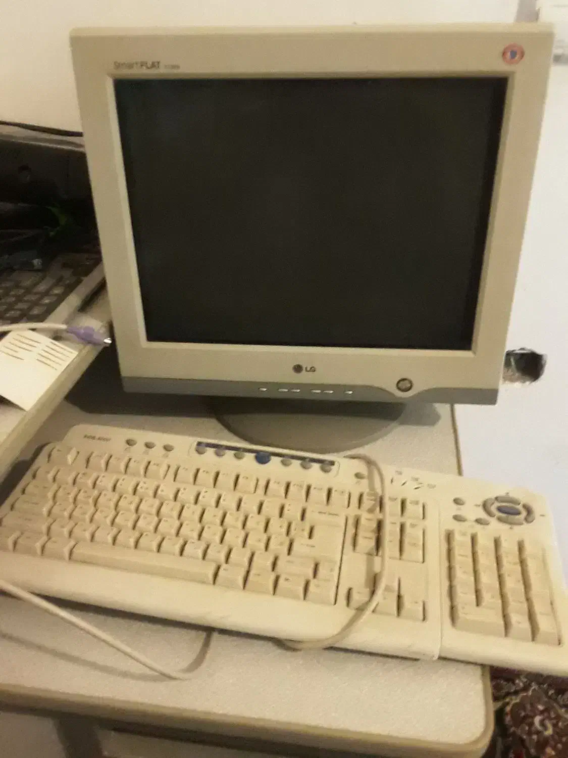 مانیتور وموس صحفه کلیدبا همراه میز|رایانه رومیزی|خرمآباد, |دیوار