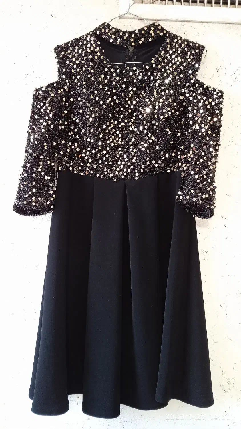 شال و لباس|لباس|صدرا-فارس, فاز ۲|دیوار