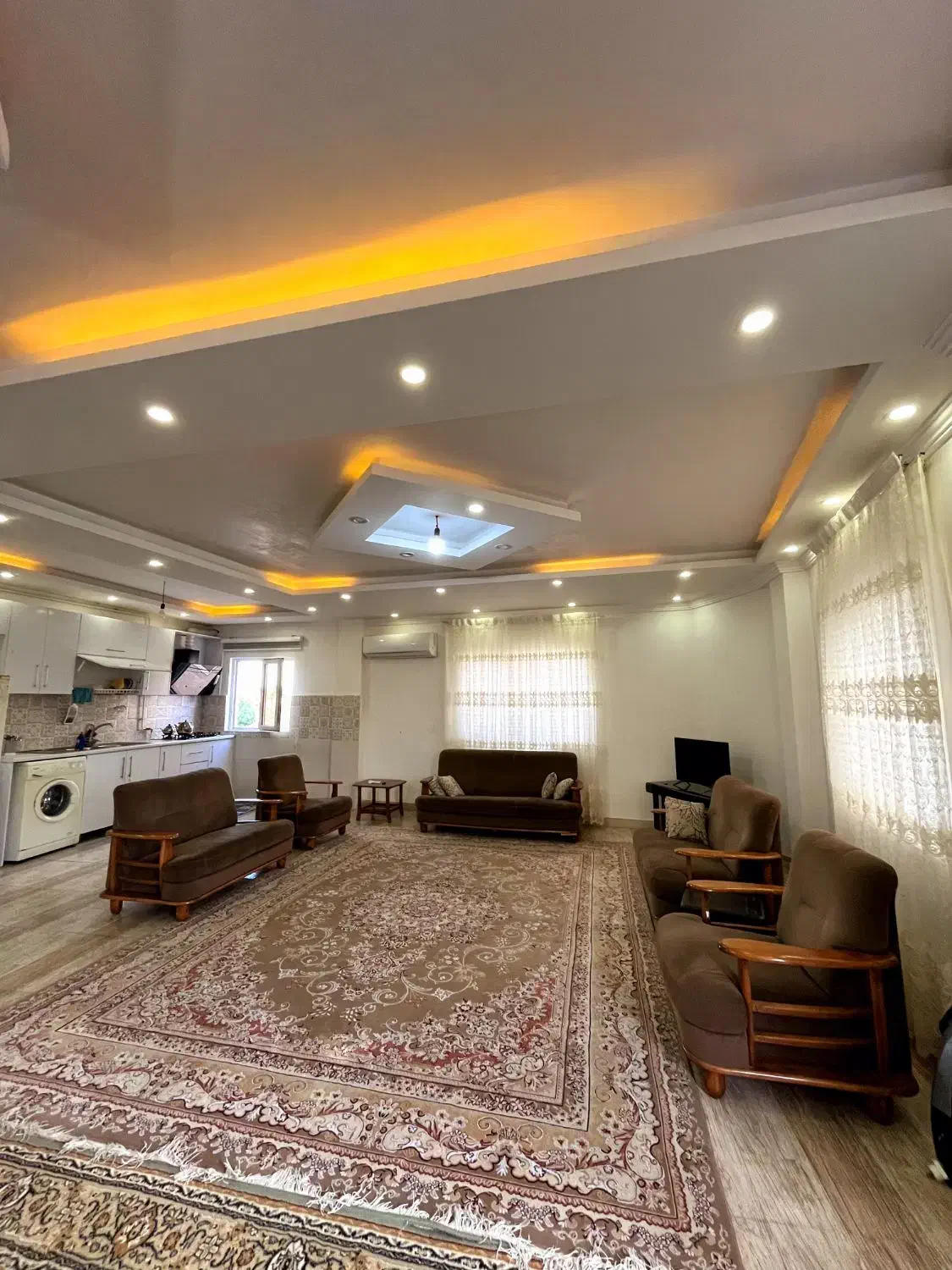 اجاره سوییت دوخواب با دو پارکینگ مرکز رشت|اجارهٔ کوتاه‌مدت آپارتمان و سوئیت|رشت, توشیبا|دیوار