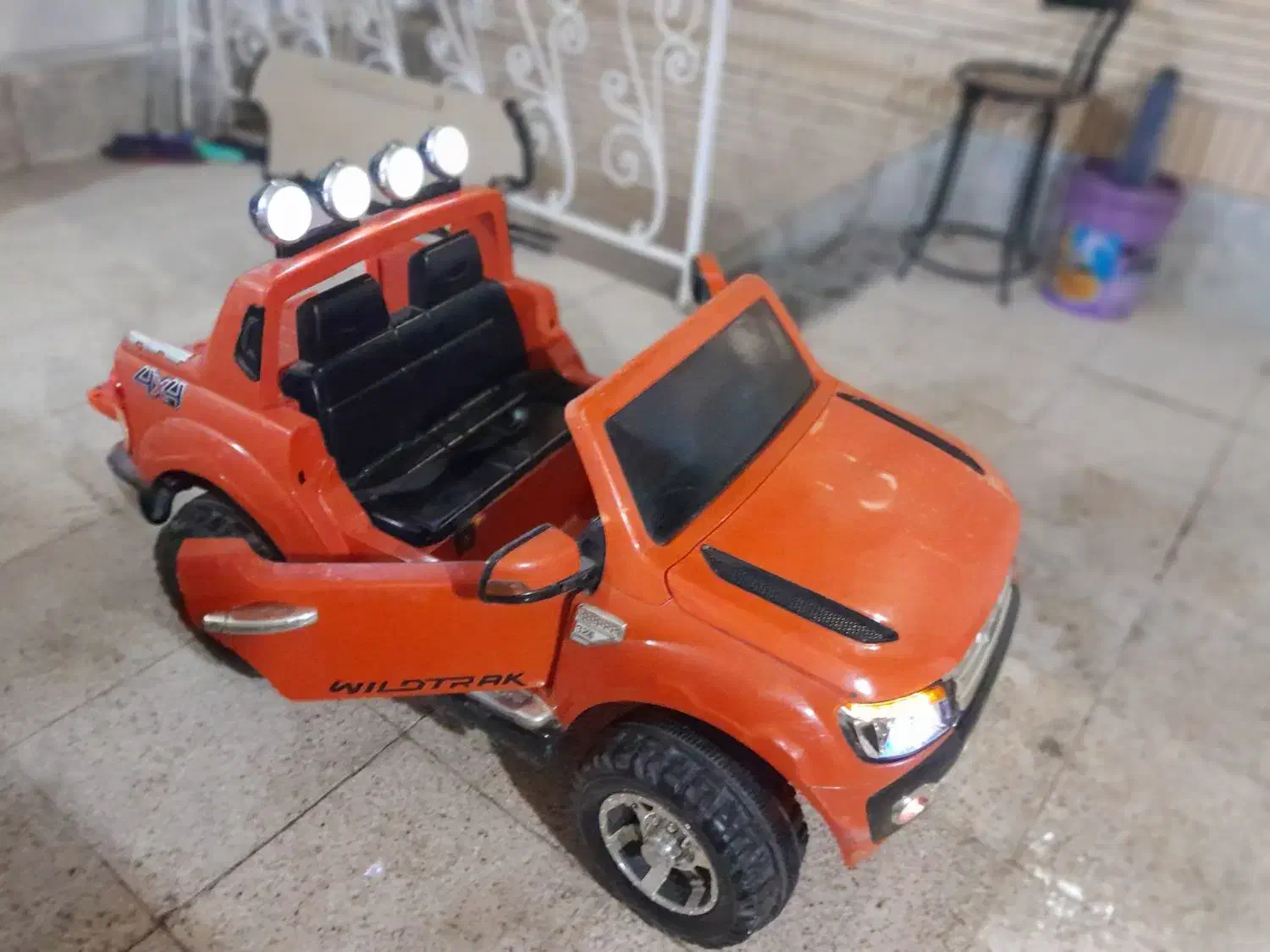 فروش یا معاوضه ماشین شارژی دو نفره فورد با گوشی|اسباببازی بچه|اصفهان, بهارستان|دیوار