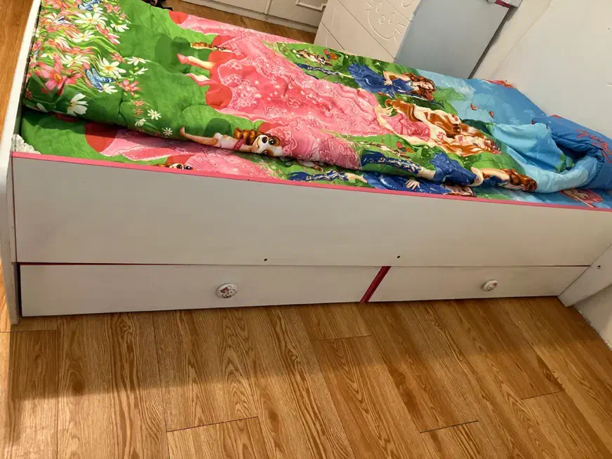 تخت و کمد کیتی|تخت و صندلی بچه|مشهد, سجاد شهر|دیوار