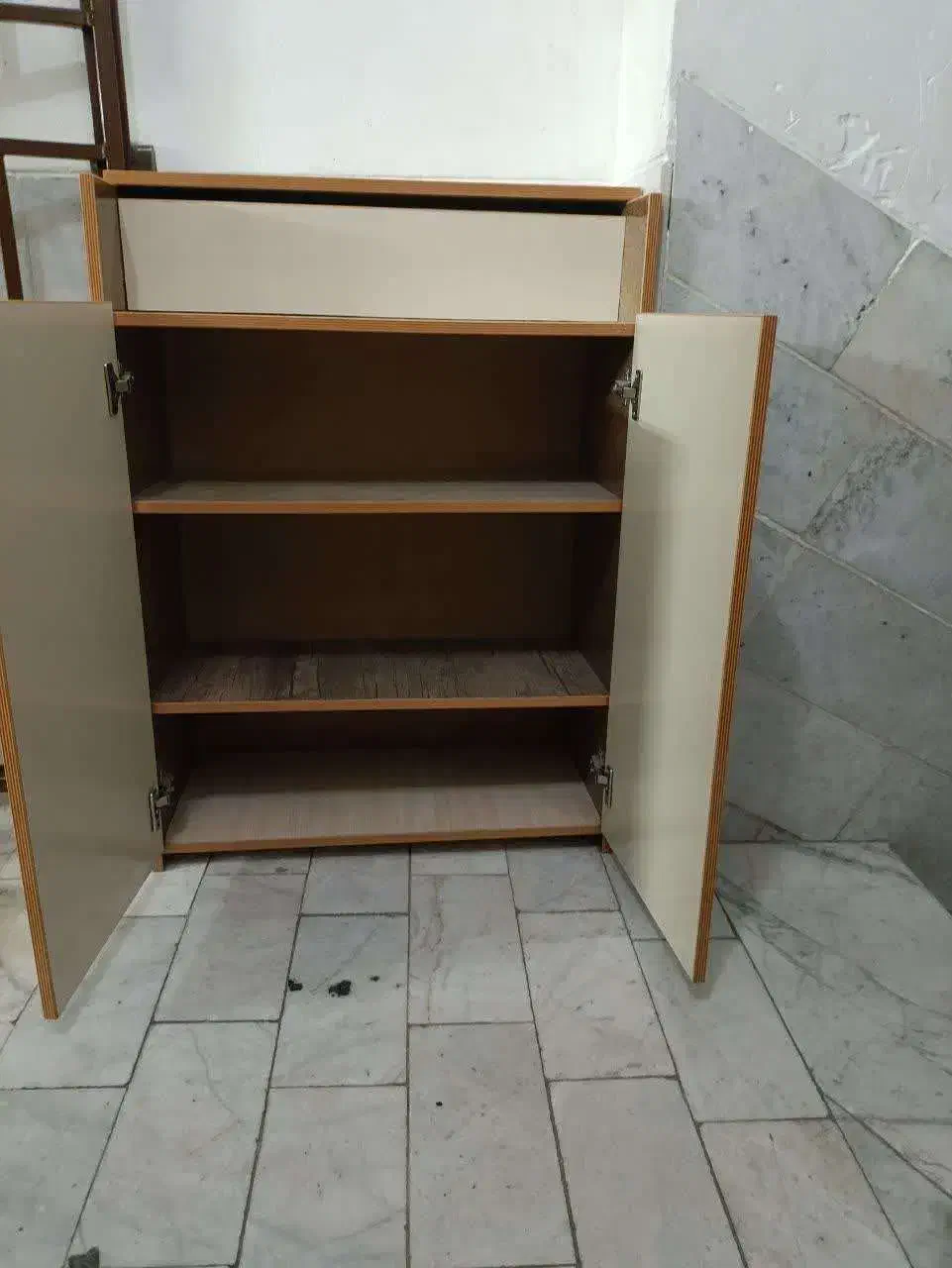 جاکفشی|جاکفشی، کمد، دراور|یزد, |دیوار