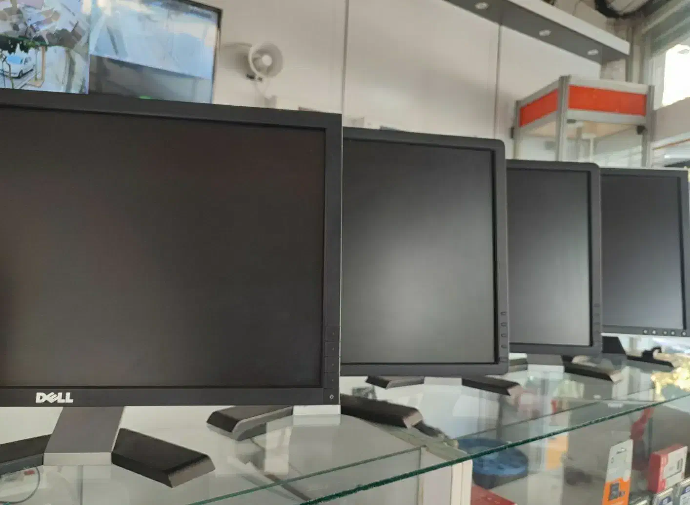مانیتور del/hp%نوع کاربری % اداری % خانگی|قطعات و لوازم جانبی رایانه|شیراز, اصلاحنژاد|دیوار