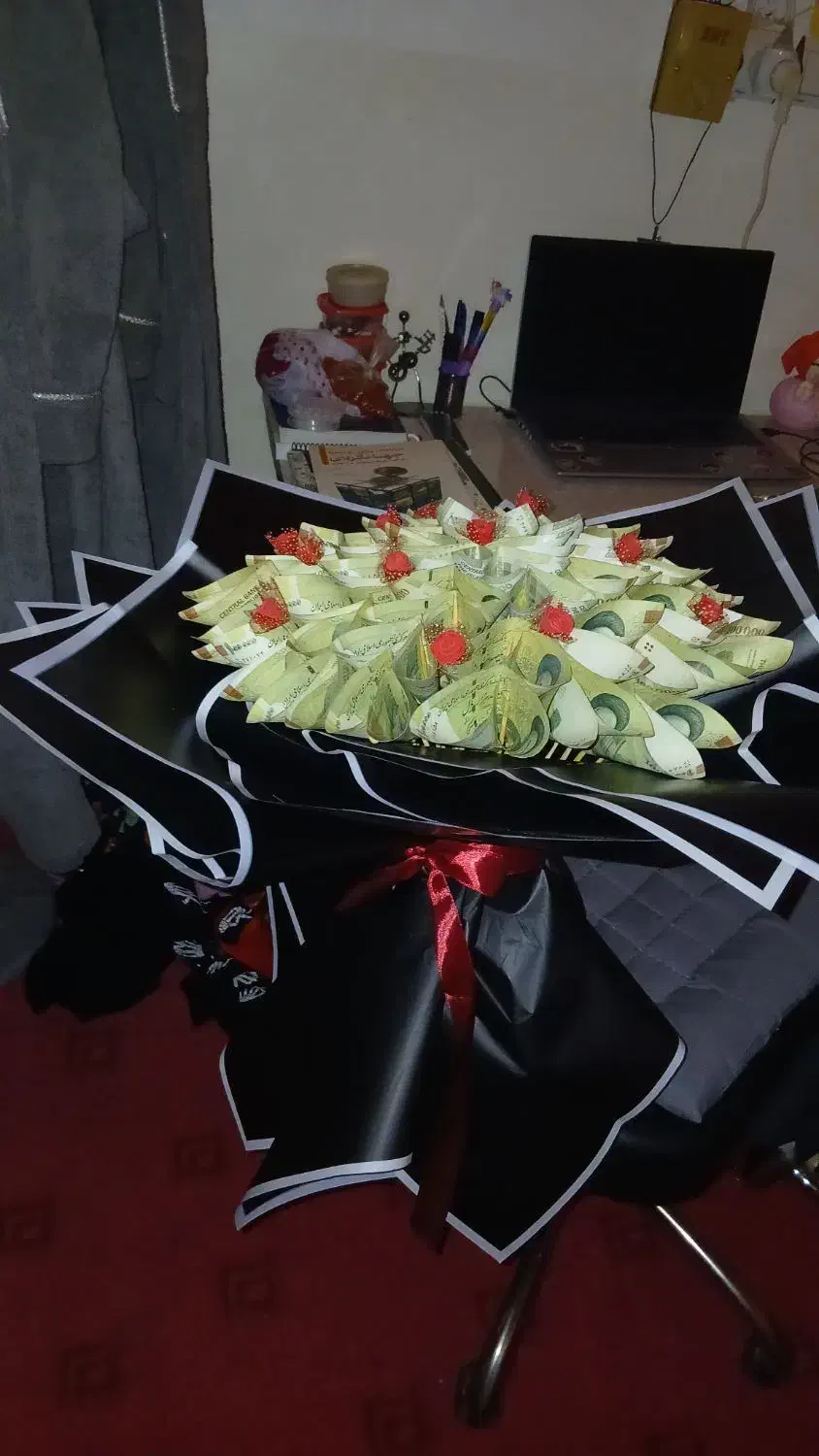 آماده کردن دسته گل با پول|صنایع دستی و سایر لوازم تزئینی|جهرم, |دیوار