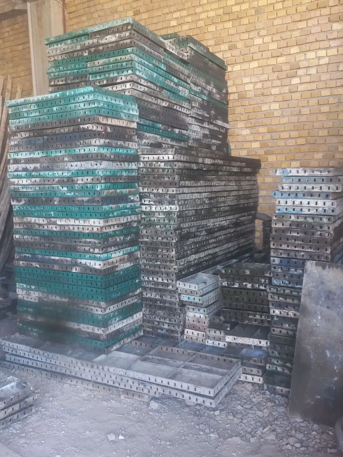 جک قالب بتونیر|ابزارآلات|زرین دشت (همدان), |دیوار