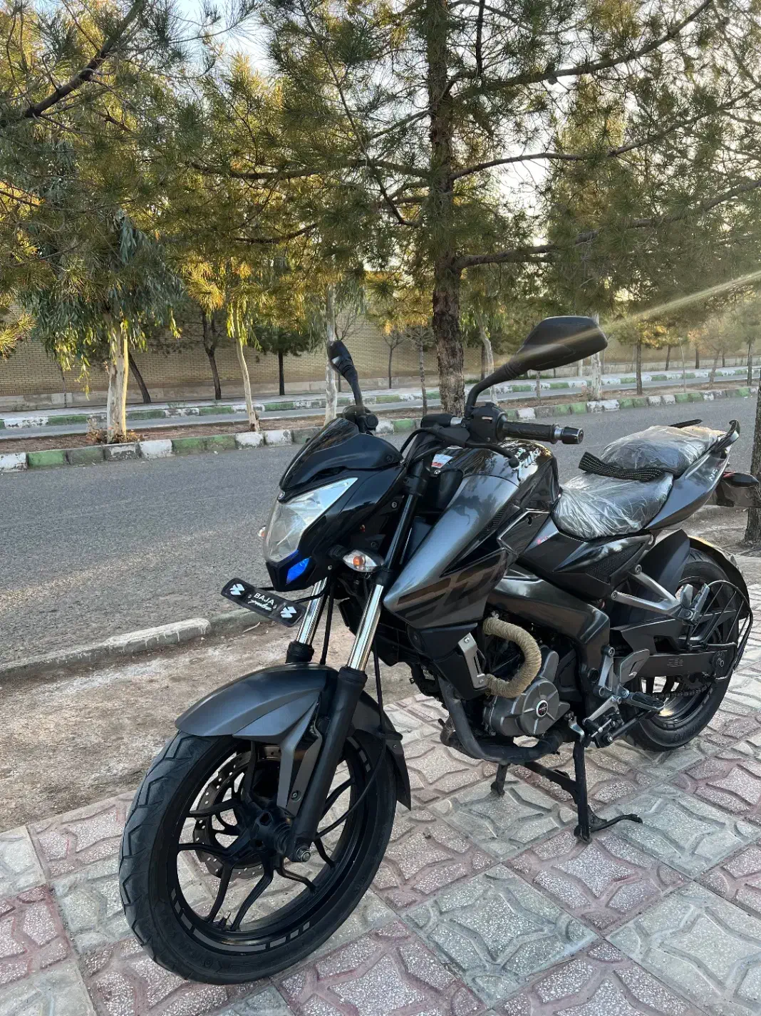 ns 200|موتورسیکلت|قم, نخودی|دیوار