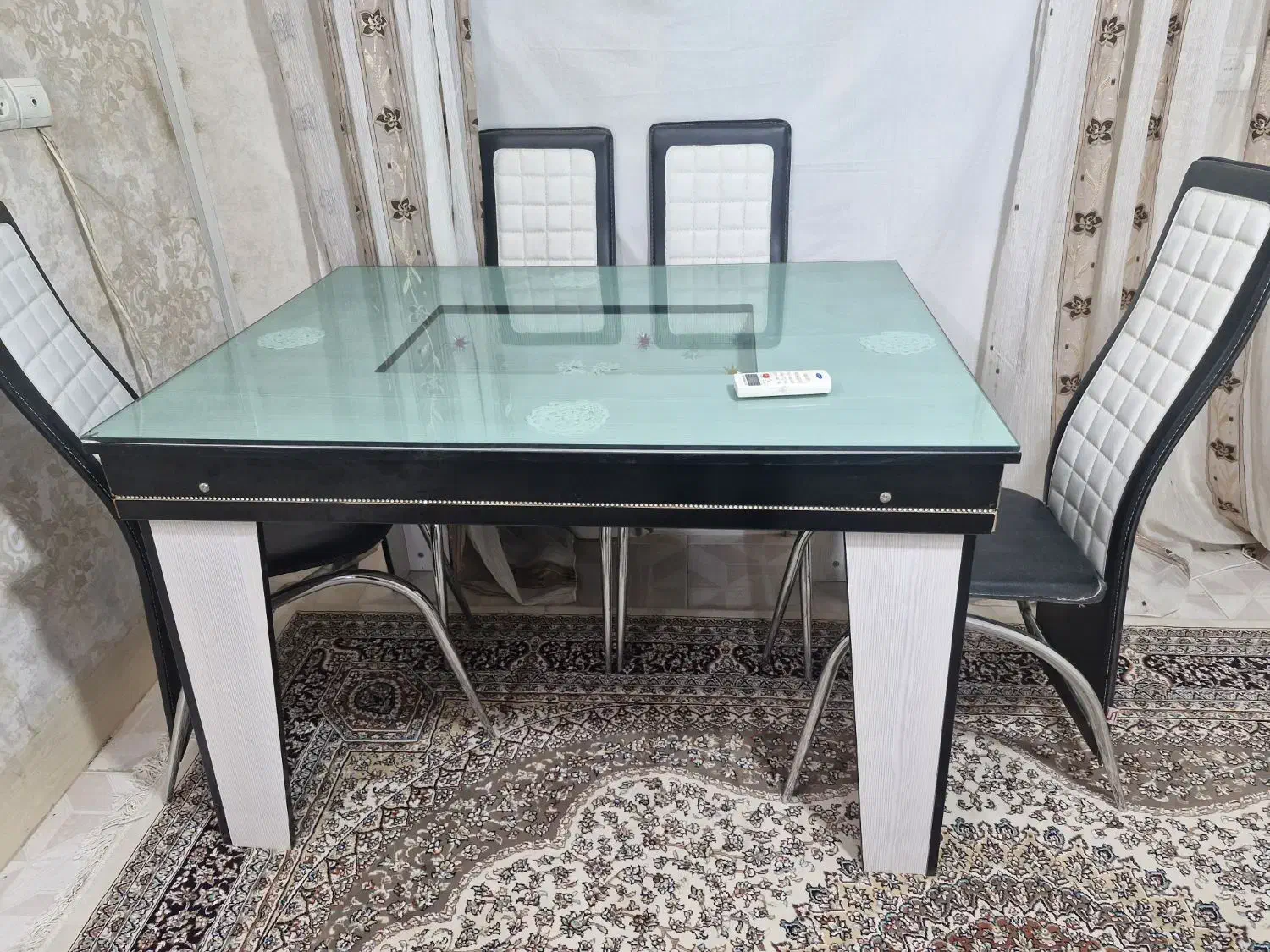 میز ناهار خوری ۴ نفره|میز و صندلی غذاخوری|زابل, |دیوار