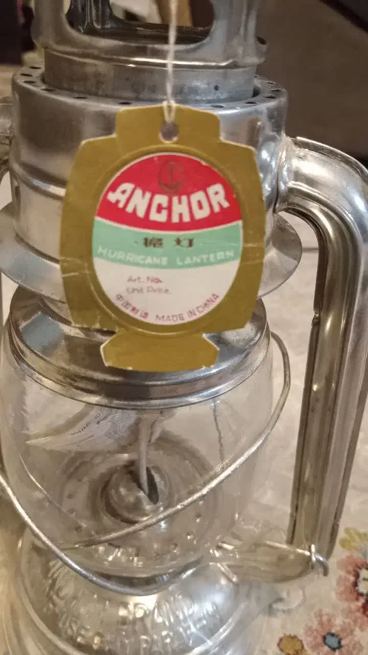 فانوس روشنایی با ارتفاع ۲۸سانتی متر|کلکسیون اشیاء عتیقه|شیراز, بعثت|دیوار