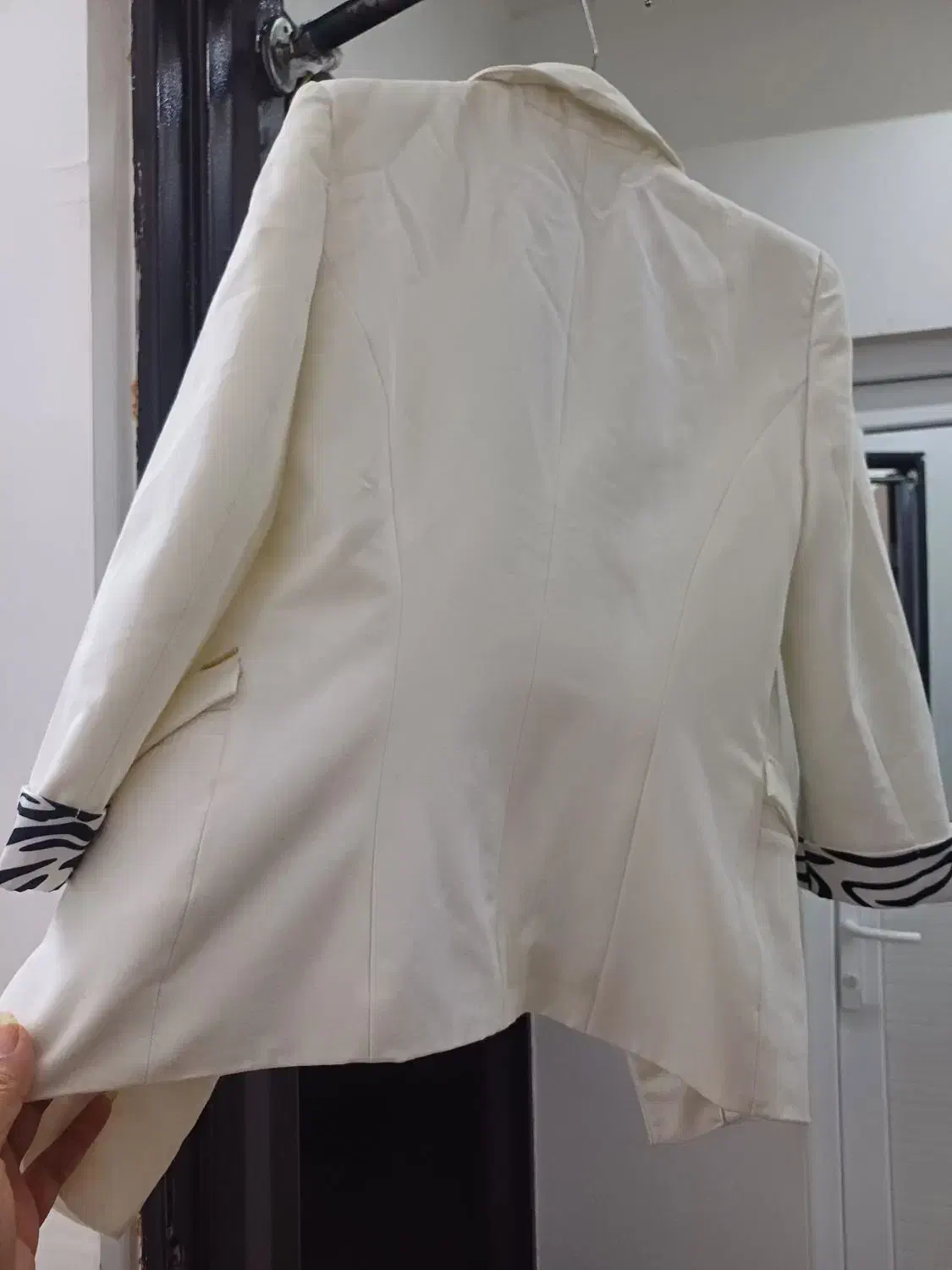 تک کت سفید|لباس|زنجان, |دیوار