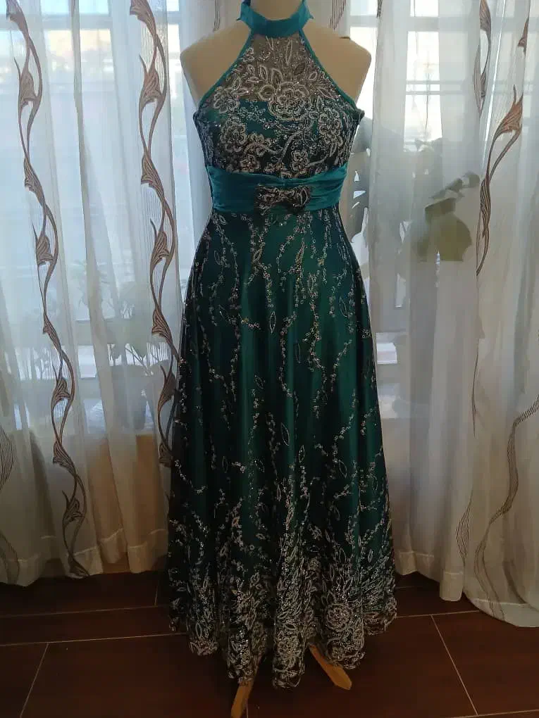 فروش تعدادی لباس مجلسی و مانتو با قیمت های ارزان|لباس|مرودشت, فاز اول شهرک فرهنگیان|دیوار