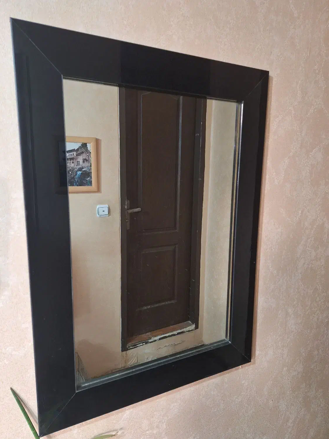 آینه با قاب|آینه|فردیس, فردیس|دیوار