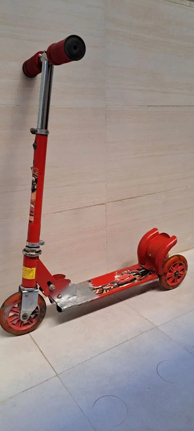 اسکوتر|دوچرخه، اسکیت، اسکوتر|فردیس, نگارستان|دیوار