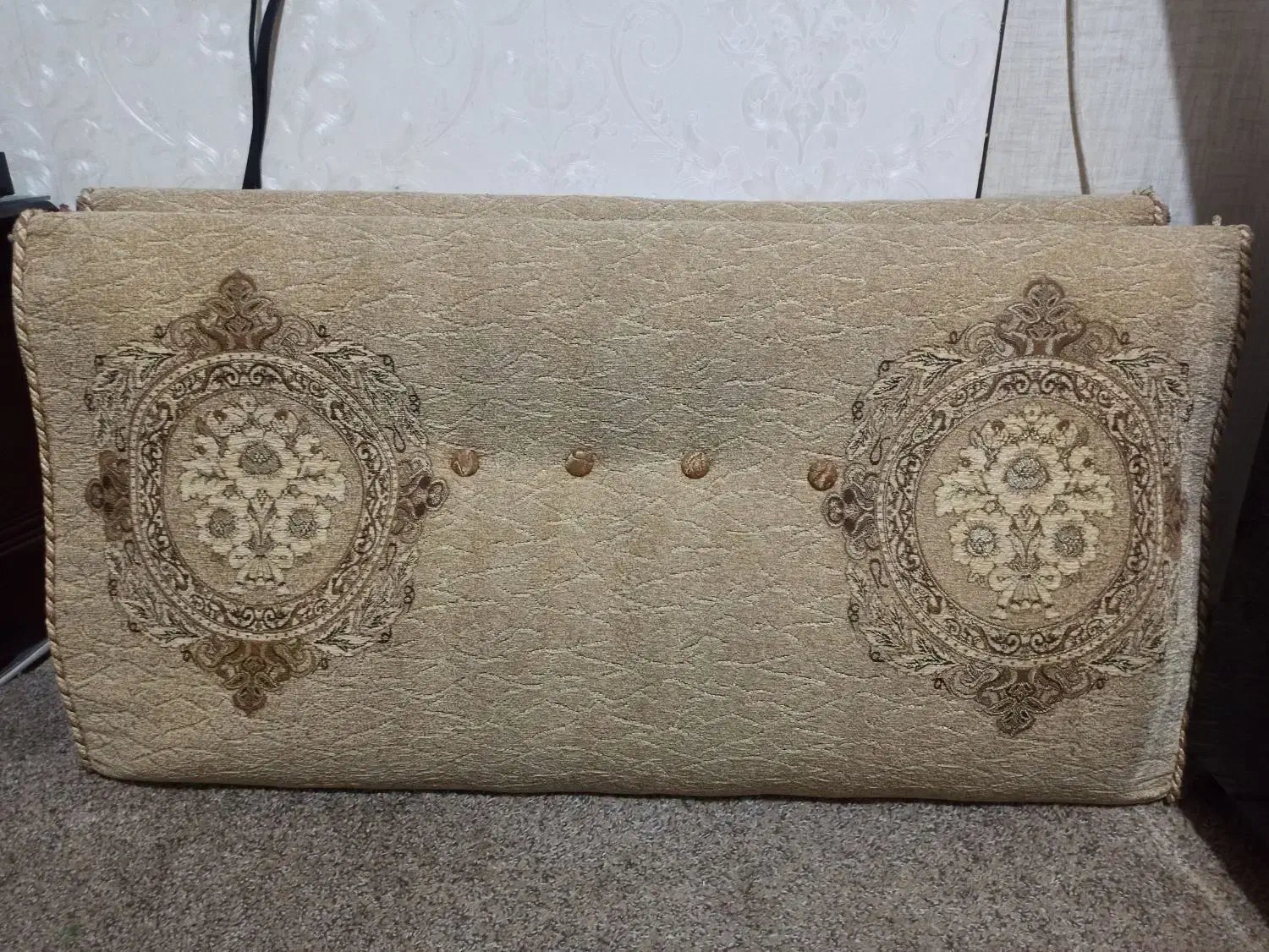 پشتی|پشتی|شاهین‌شهر, شهرک گلدیس|دیوار