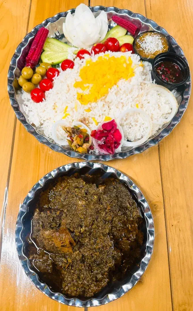 به یک اشپز ماهر در اشپزخانه بیرون بر نیازمندیم|استخدام خدمات فروشگاه و رستوران|اهواز, کوی سعدی|دیوار