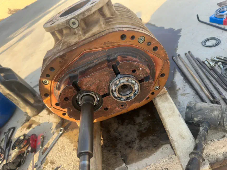 تعمیر انواع پمپ های بلوور‌ روتس و روغن داغ|خدمات پیشه و مهارت|اشتهارد, |دیوار