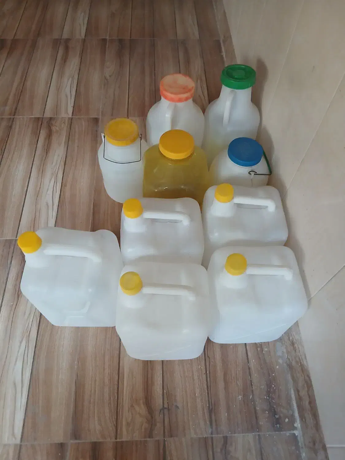 پیت وگالن ۱۰ لیتری|ظروف نگهدارنده، پلاستیکی، یکبارمصرف|شاهینشهر, شهرک گلدیس|دیوار