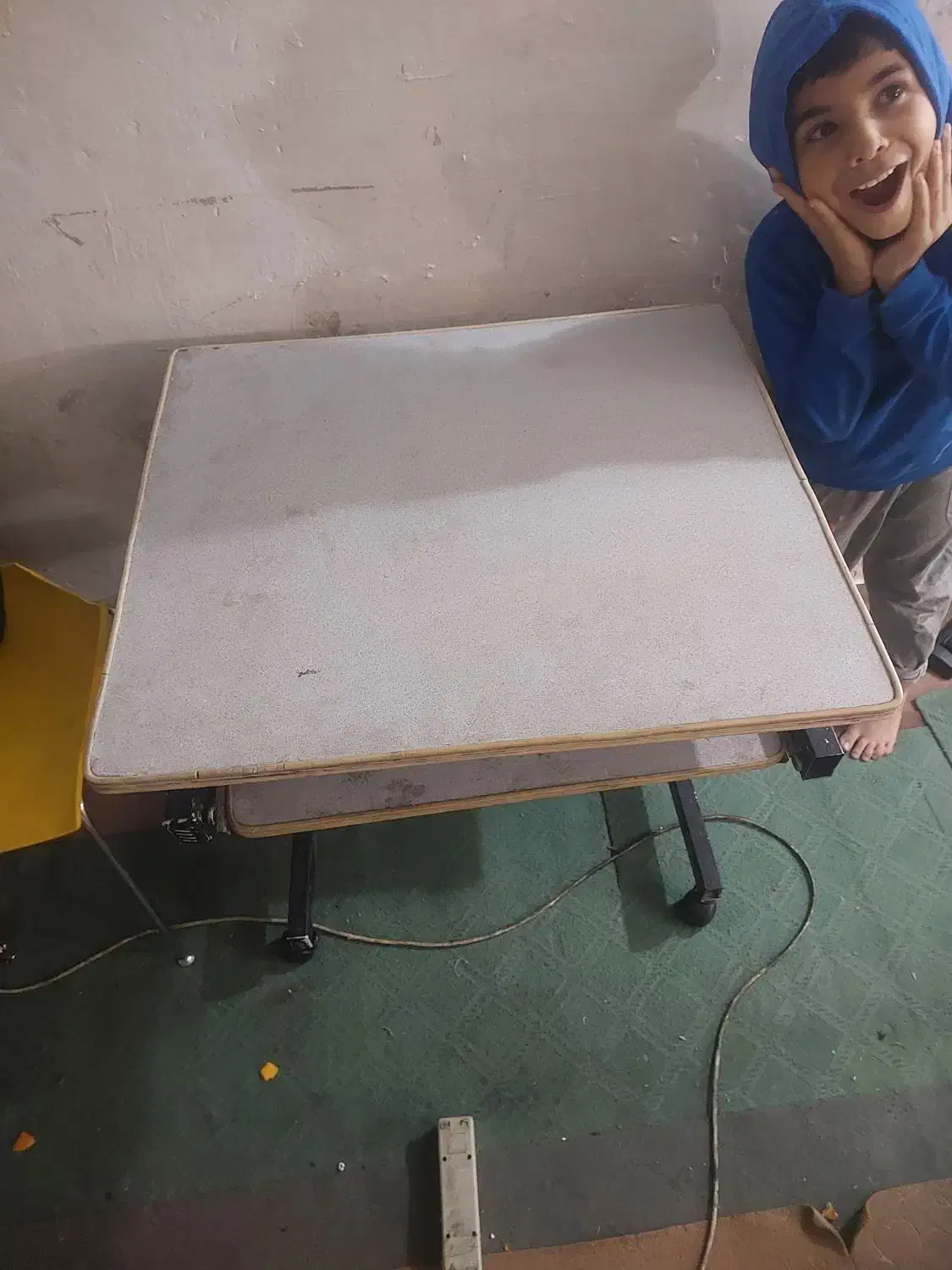 گمشده میز کامپوتر و تحریر|اشیا|رشت, چله خانه|دیوار