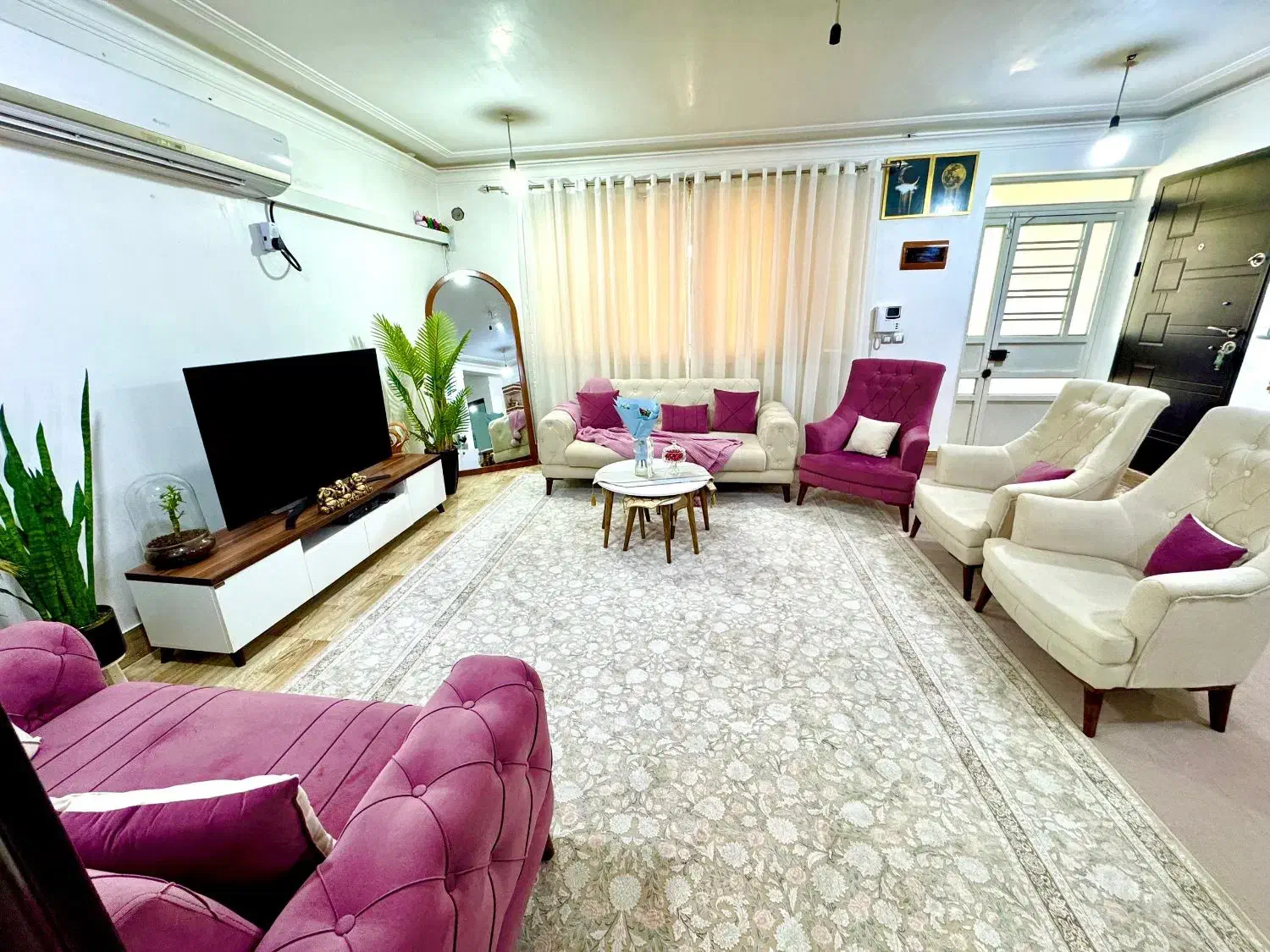 مبلمان هشت نفره همراه با عسلی|مبلمان خانگی و میز عسلی|دوگنبدان, |دیوار