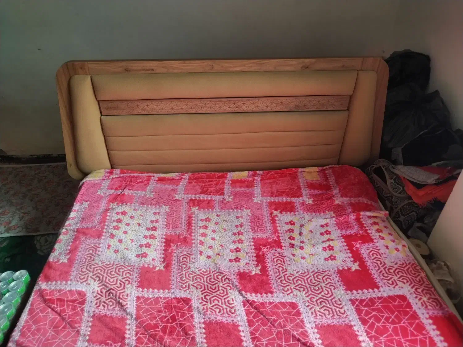 تختخواب با تشک دونفره و میز آرایش|تخت و سرویس خواب|زابل, |دیوار