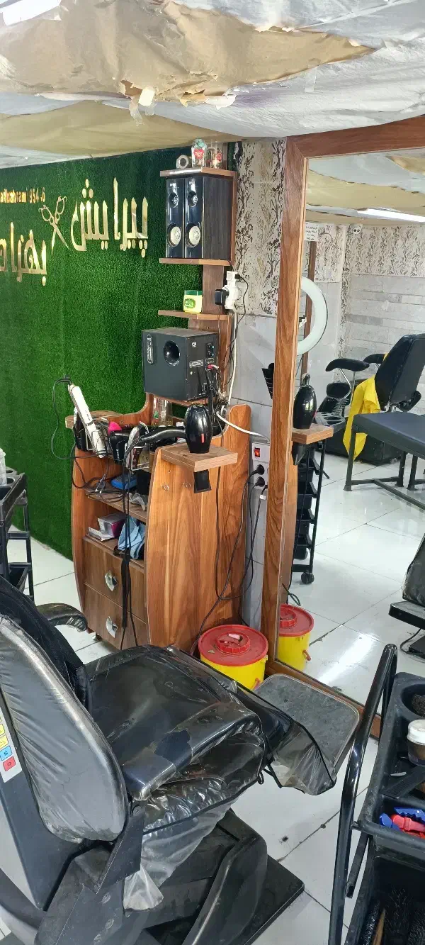 صندلی و دکور آرایشگاه|آرایشگاه و سالن‌های زیبایی|بم, |دیوار