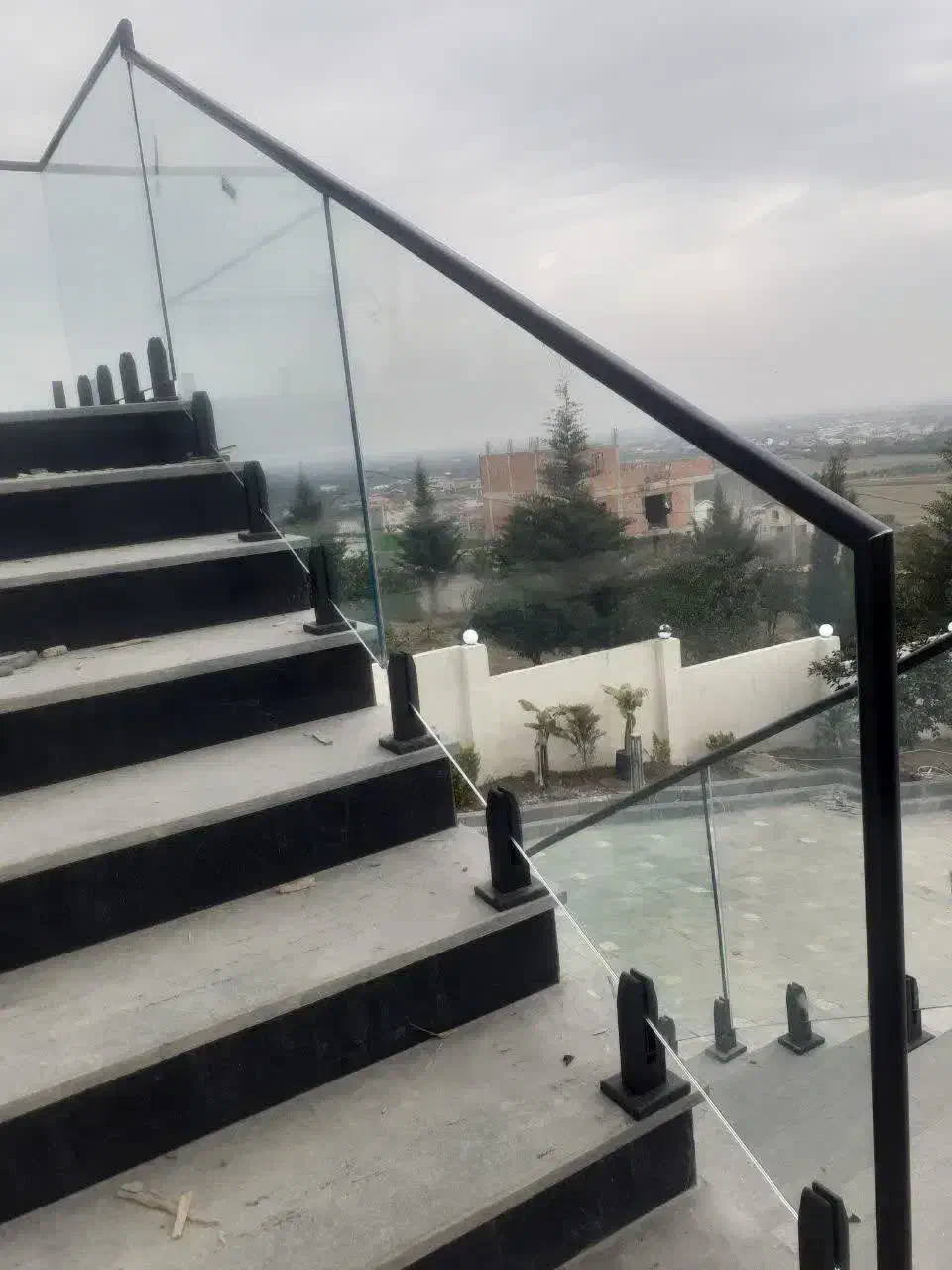 تراس شیشه سکوریت لمینت نرده جان پناه پارتیشن بالکن|خدمات پیشه و مهارت|قم, زنبیل آباد|دیوار