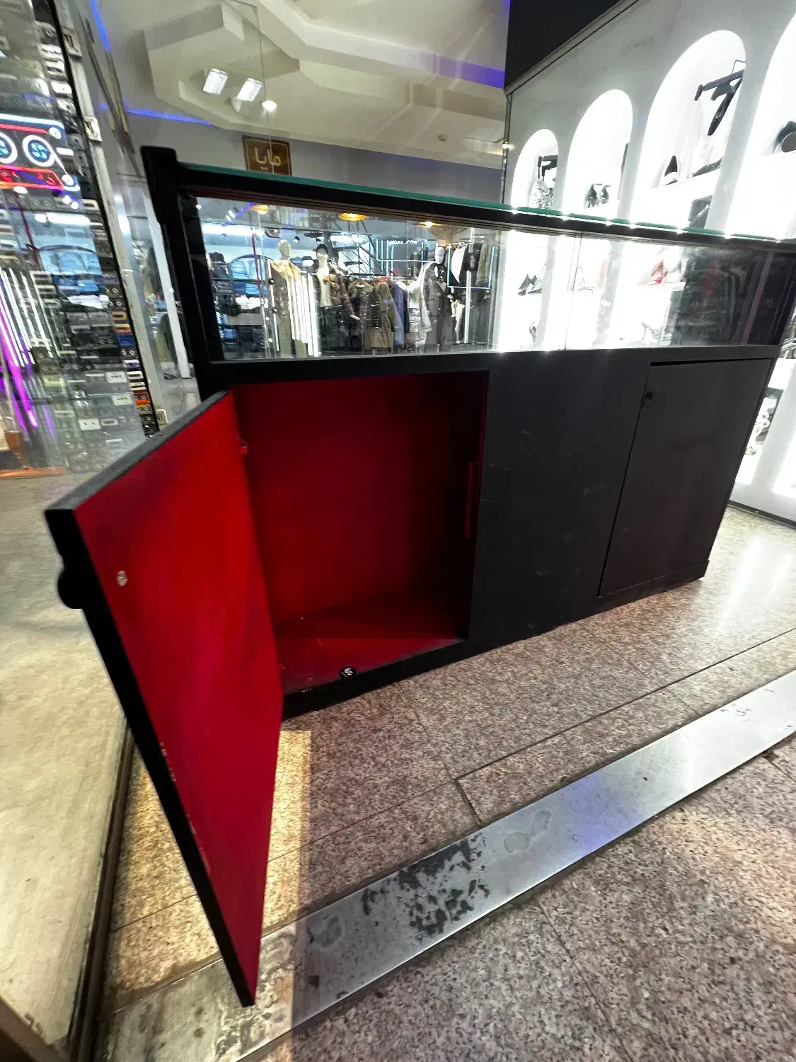 میز پیشخوان ویترین دار|بوفه، ویترین، کنسول|همدان, |دیوار