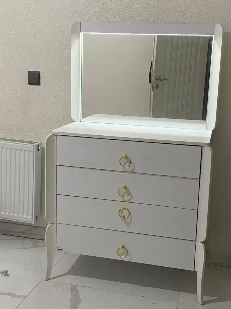 میزتوالت|تخت و سرویس خواب|شاهینشهر, شهرک میلاد|دیوار