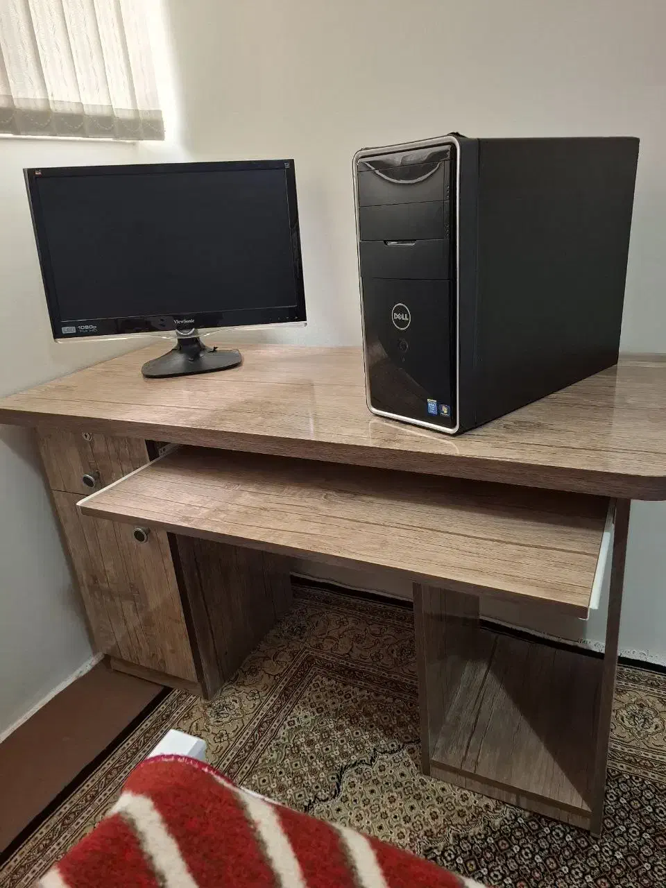 کامپیوتر و بعلاوه میز تمیز|رایانه رومیزی|خوی, |دیوار