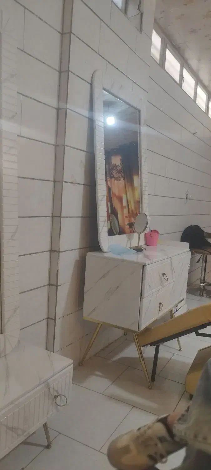 وسایل ارایشگاه|آرایشگاه و سالن‌های زیبایی|اراک, |دیوار