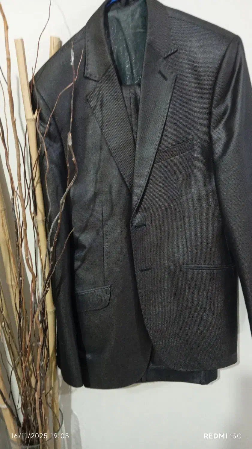 کت شلوار|لباس|رودهن, |دیوار