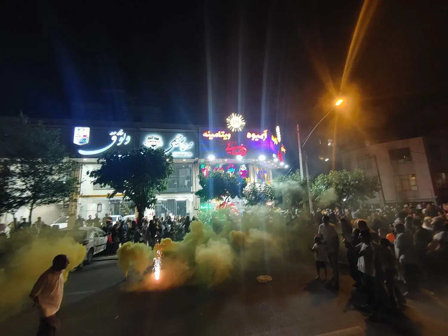 کارگر بستنی فروشی(خانم یا آقا)|استخدام خدمات فروشگاه و رستوران|تهران, امامت|دیوار