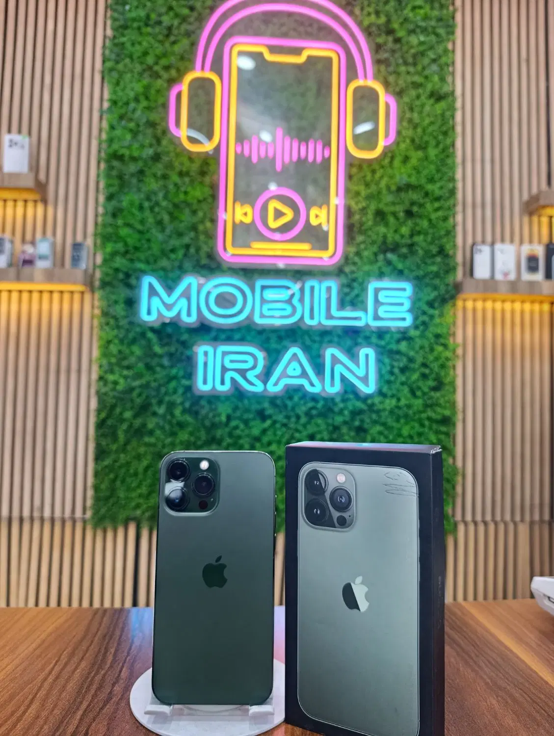 13pro max|موبایل|قم, هفت تیر|دیوار