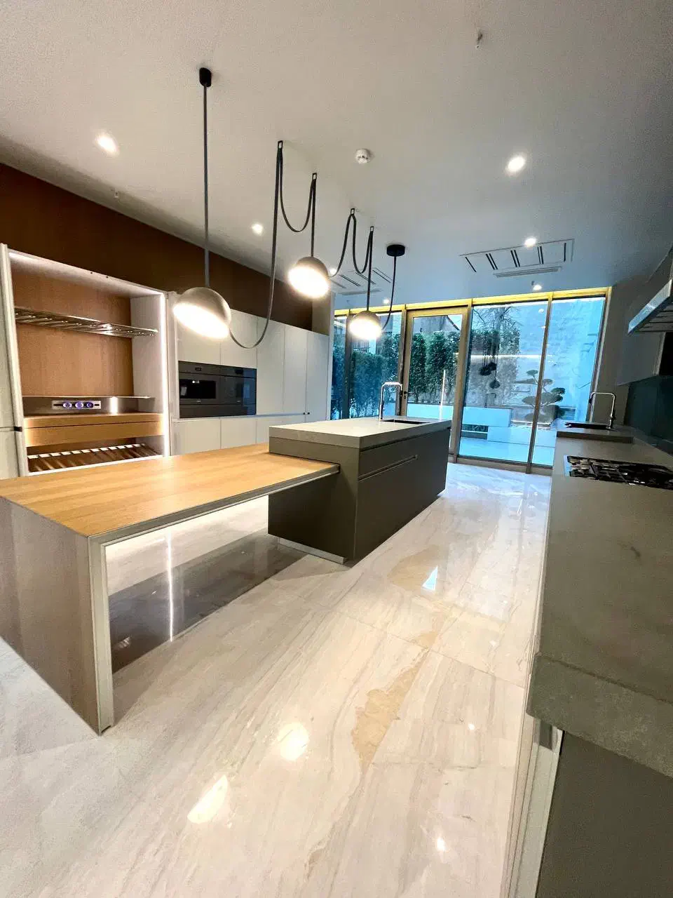 ۴۰۰متر آکواریوم در برج باغ مدرن