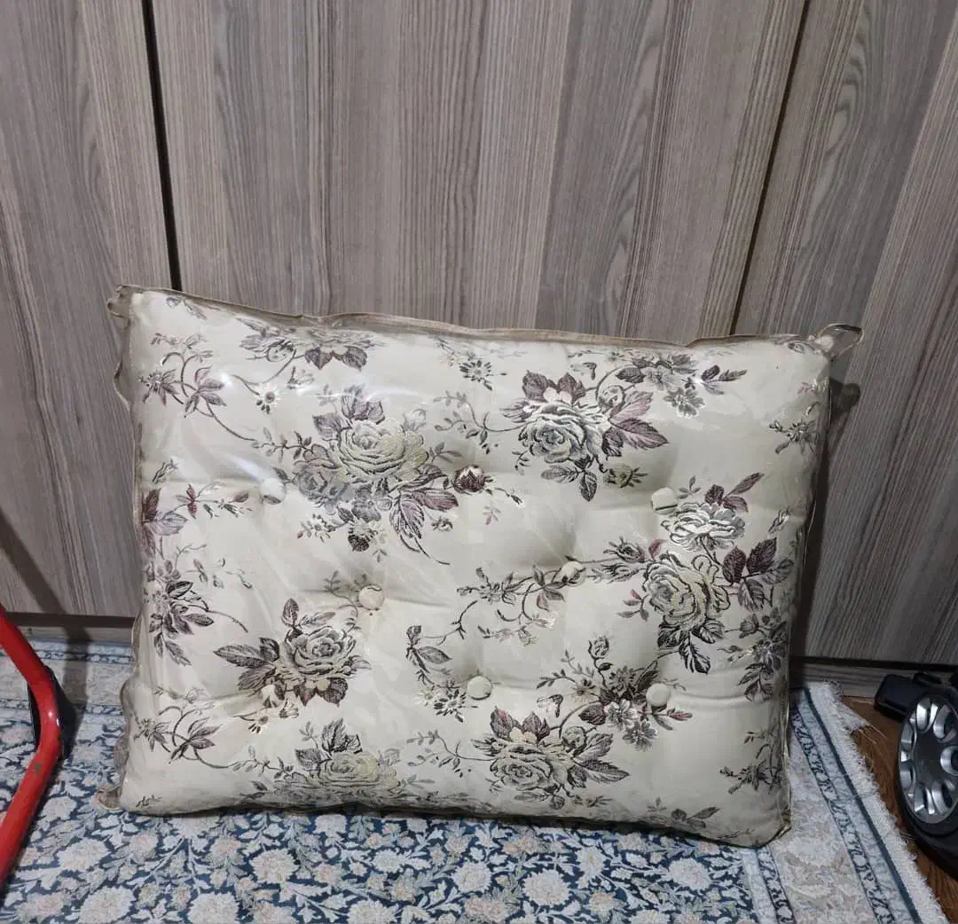 پشتی|پشتی|اصفهان, کوی ولی عصر|دیوار