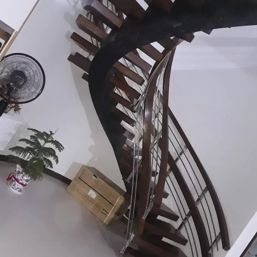 طراحی وساخت پله های گرد فلزی با بیش از 20سال تجربه|خدمات پیشه و مهارت|اصفهان, قلعه نو|دیوار