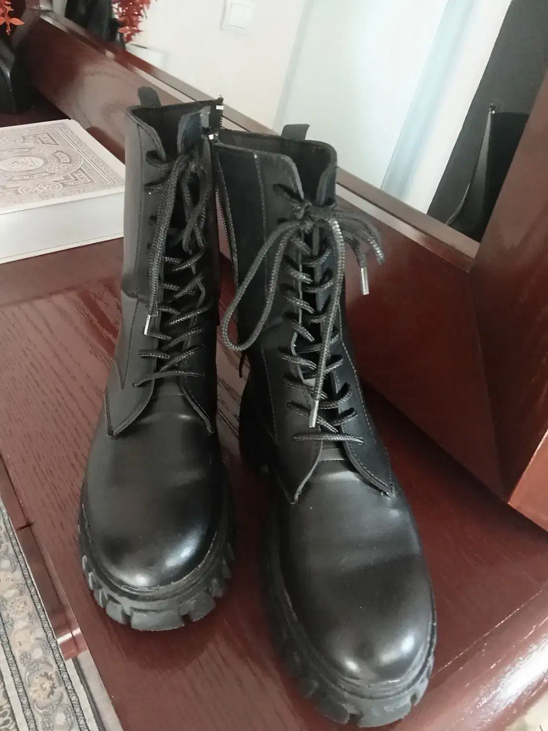 نیم بوت زنانه|کیف، کفش، کمربند|پرند, فاز ۴|دیوار