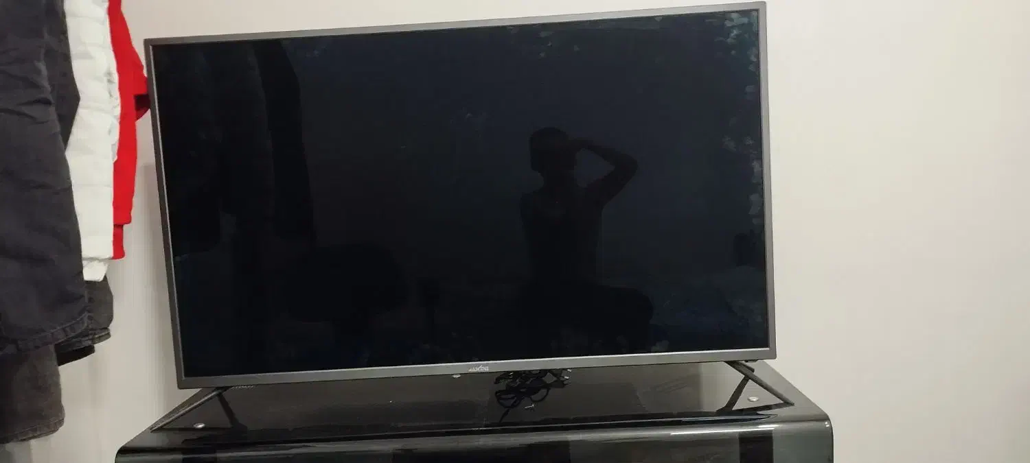 میز با تلوزیون|تلویزیون و پروژکتور|بجنورد, |دیوار