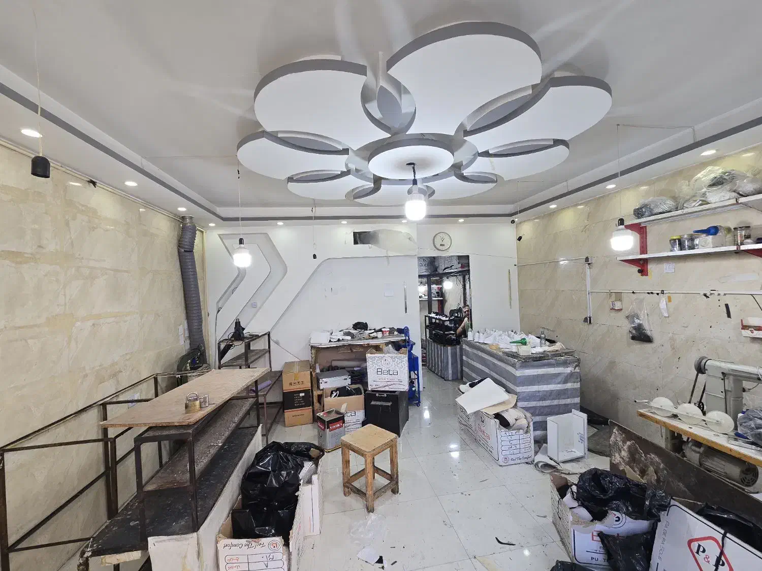 مغازه ۶۰ متری مناسب قهوه خانه و سوپر مارکت|اجارهٔ مغازه و غرفه|اندیشه, اندیشه فاز ۱|دیوار