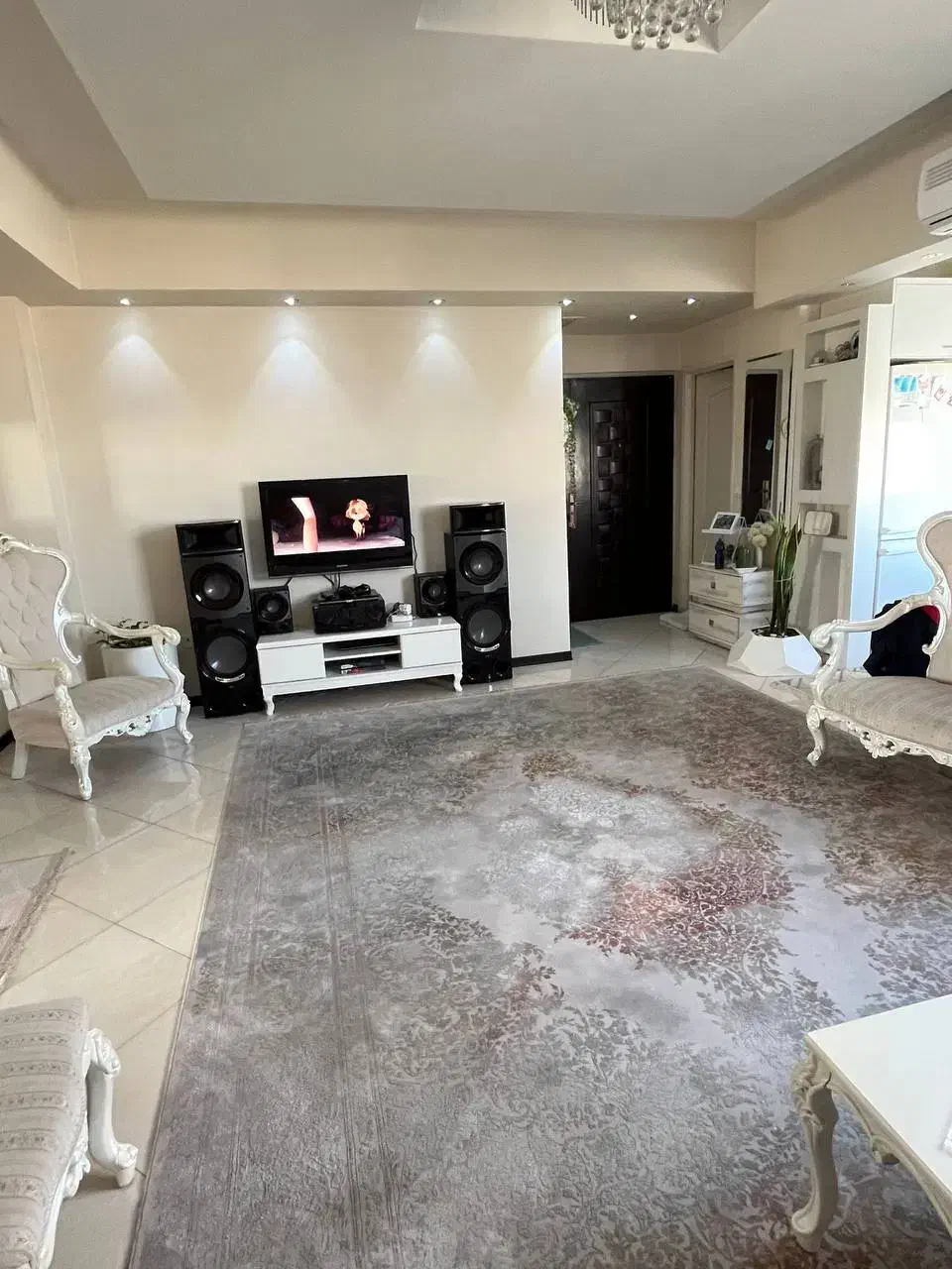 واحدی زیبا در مجتمعِ خوش نامِ منطقه گمرک هلال احمر|فروش آپارتمان|تهران, انبار نفت|دیوار