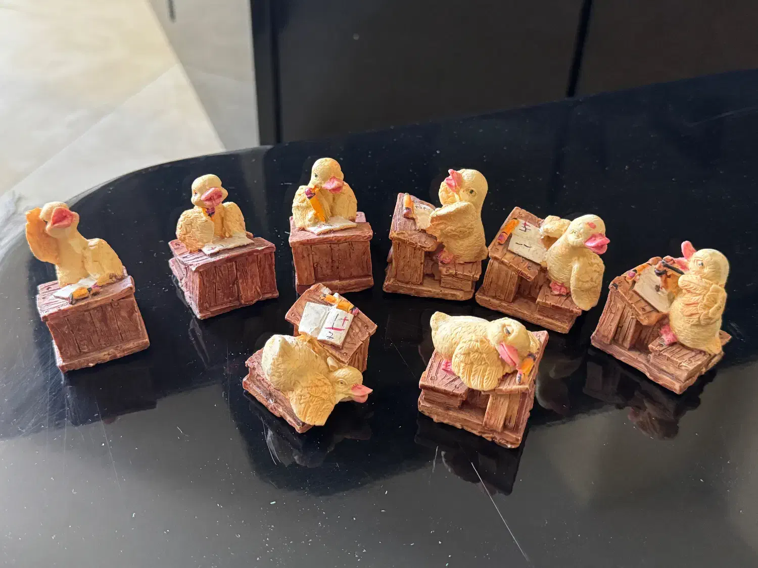 مجوعه ۹تایی مجسمه مدرسه اردک ها|مجسمه، تندیس، ماکت|تهران, حکیمیه|دیوار