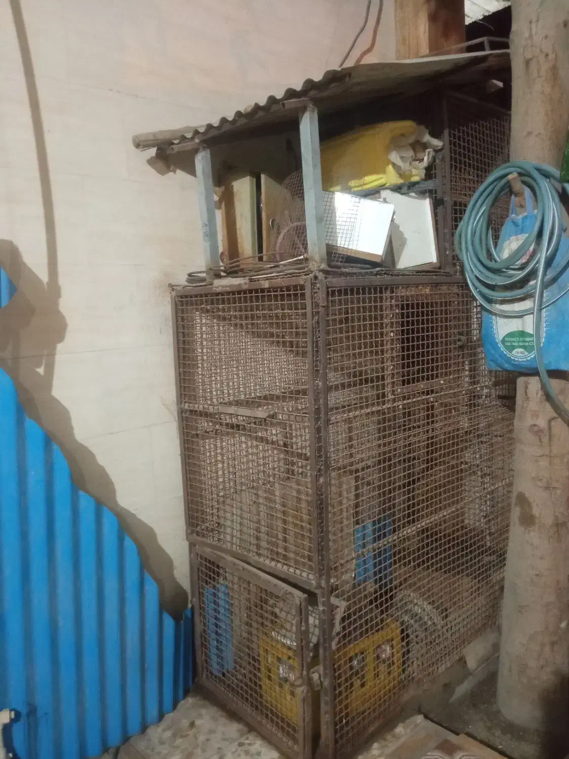 قفس آهنی|لوازم جانبی حیوانات|بند زرک, |دیوار