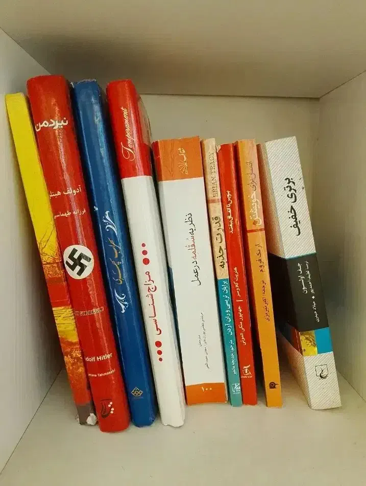 مجموعه‌ای ارزشمند از پنجاه جلد کتاب نو و دست دوم|کتاب و مجله ادبی|ملایر, |دیوار