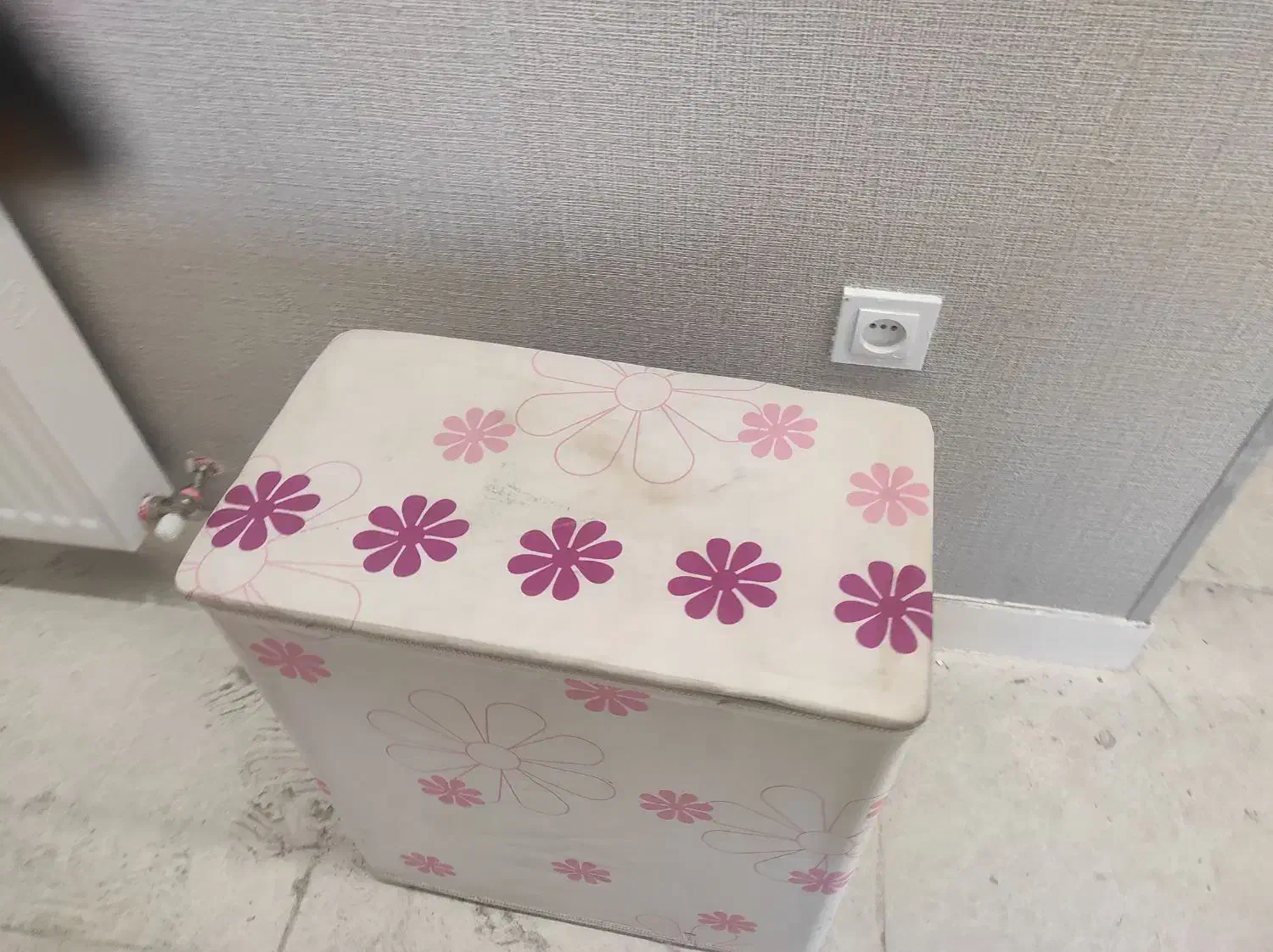 باکس لباس و رخت چرک|بندرخت و رخت‌آویز|کرمانشاه, |دیوار