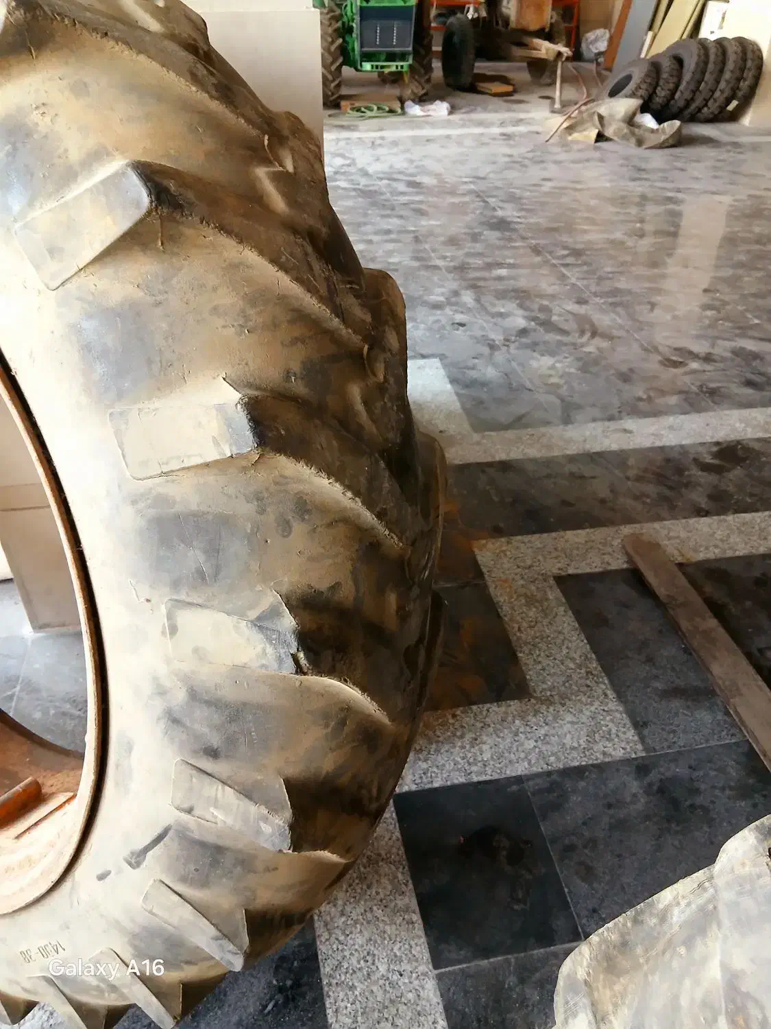 رینگ ولاستیک رومانی فابریک|خودرو سنگین|صفادشت, |دیوار