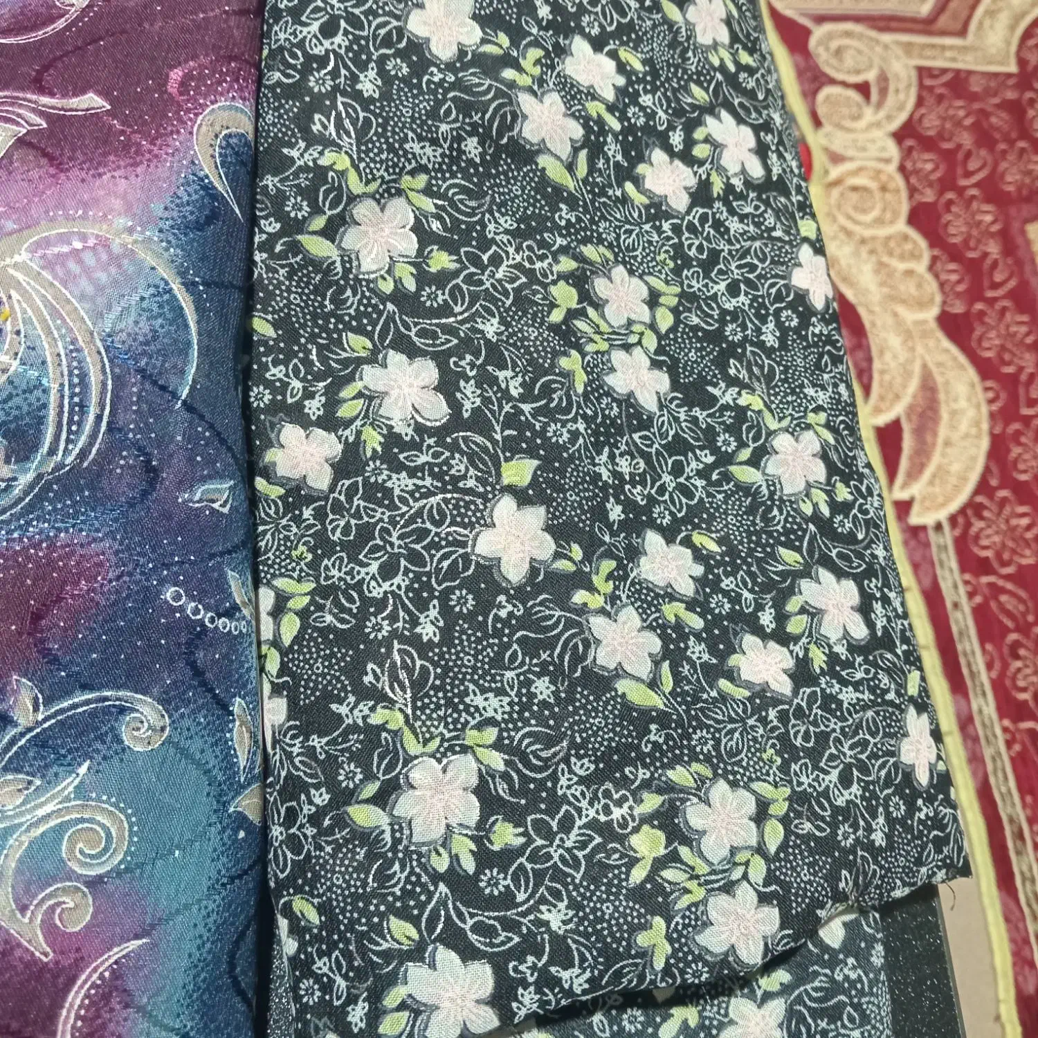 پارچه چادر خارجی قواره۵۰۰ تومان|لباس|خرمآباد, |دیوار