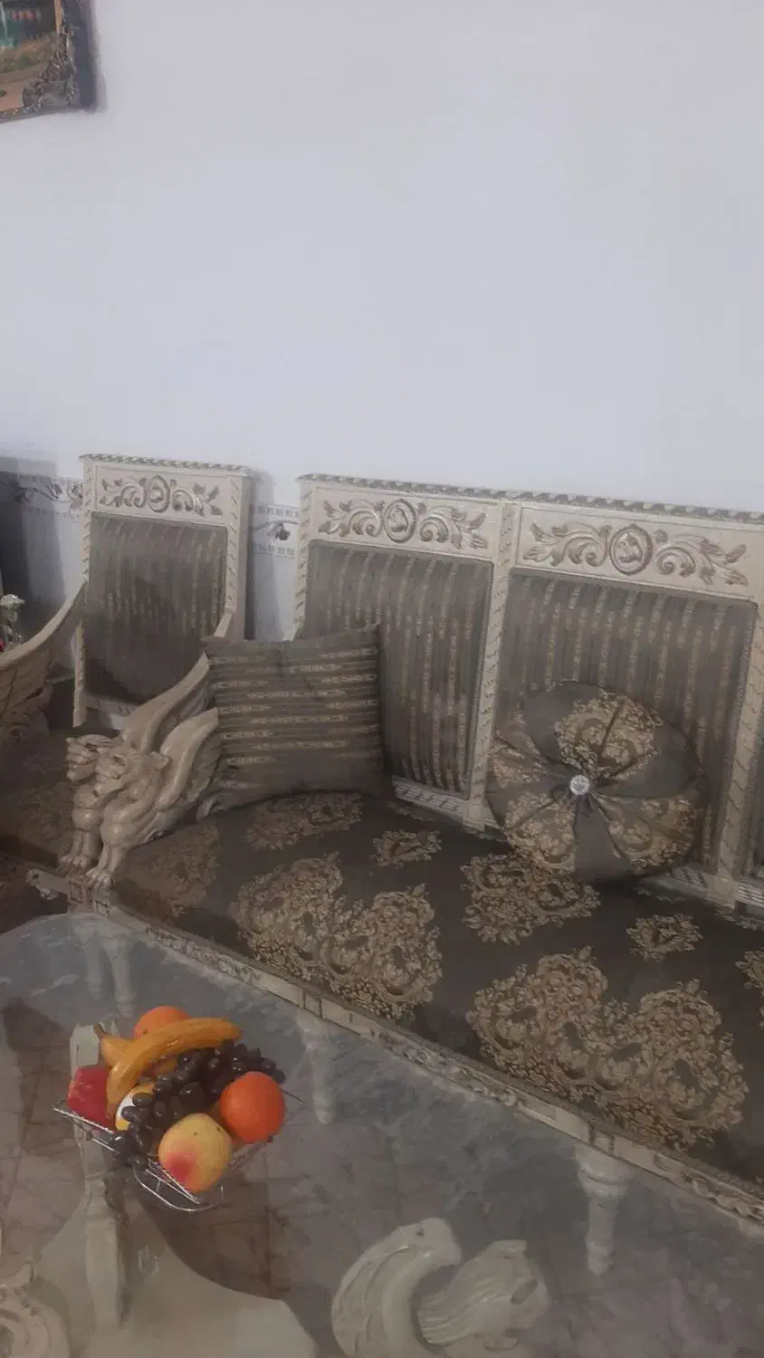 یک دسته مبل ۷ نفره و با میز نهار خوری ۱۰ نفره|مبلمان خانگی و میز عسلی|صحنه, |دیوار